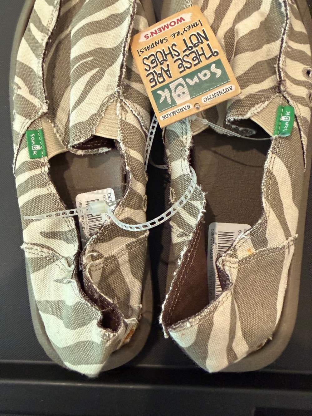 SANUK - shoes Sidewalk Surfers - Size 9 NEW